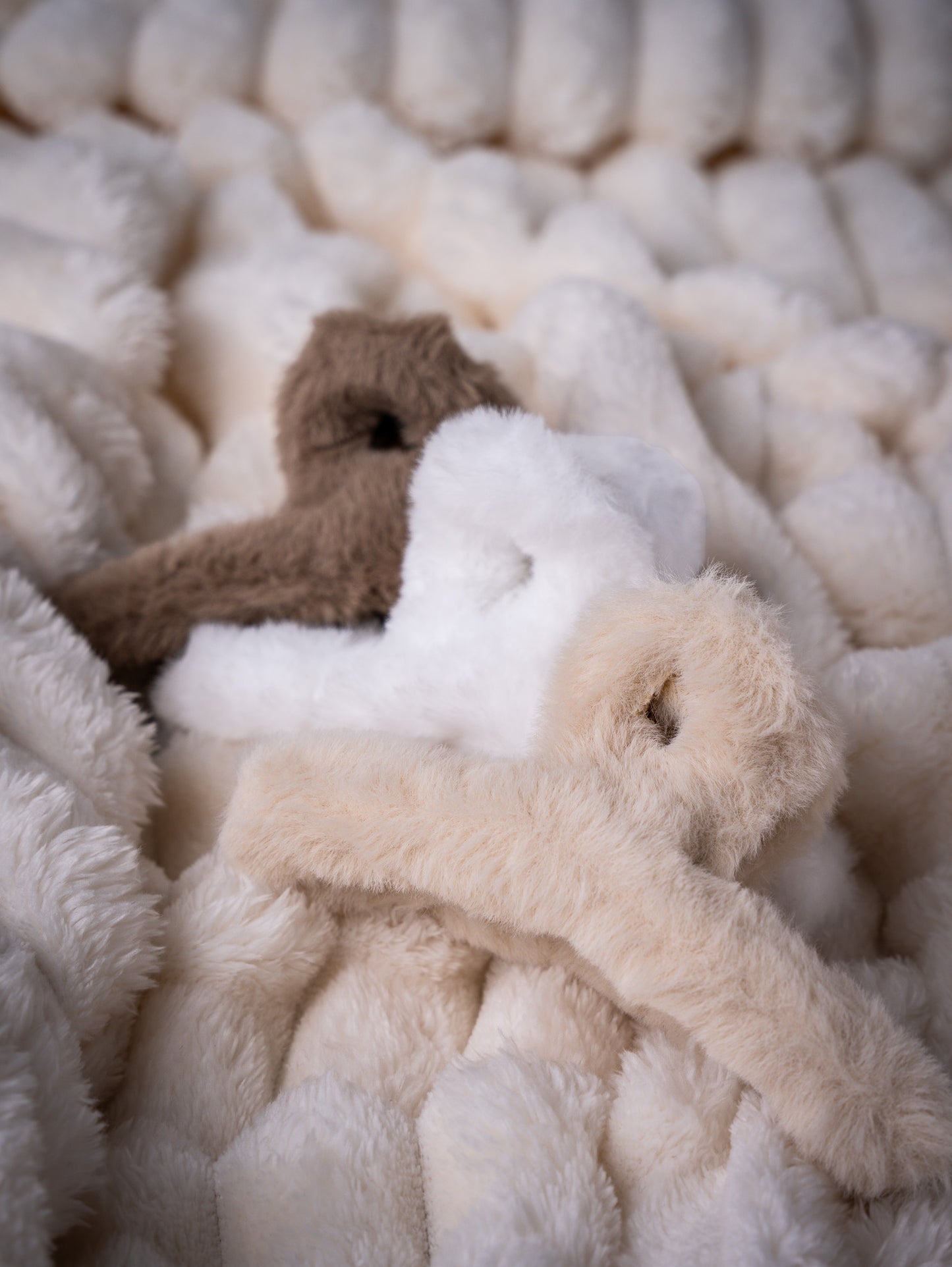 Medium Fluffy Hair Claws White