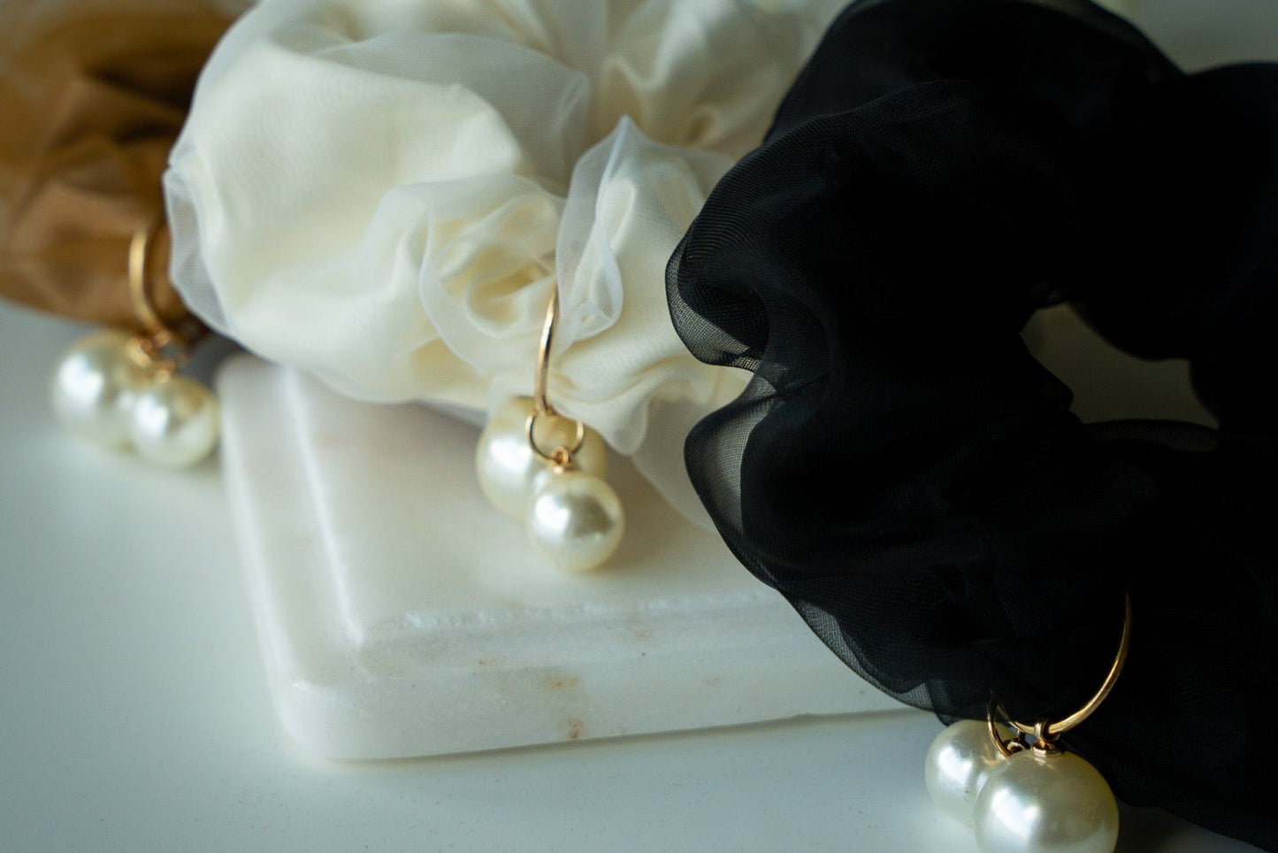 Pearl Scrunchie - Black