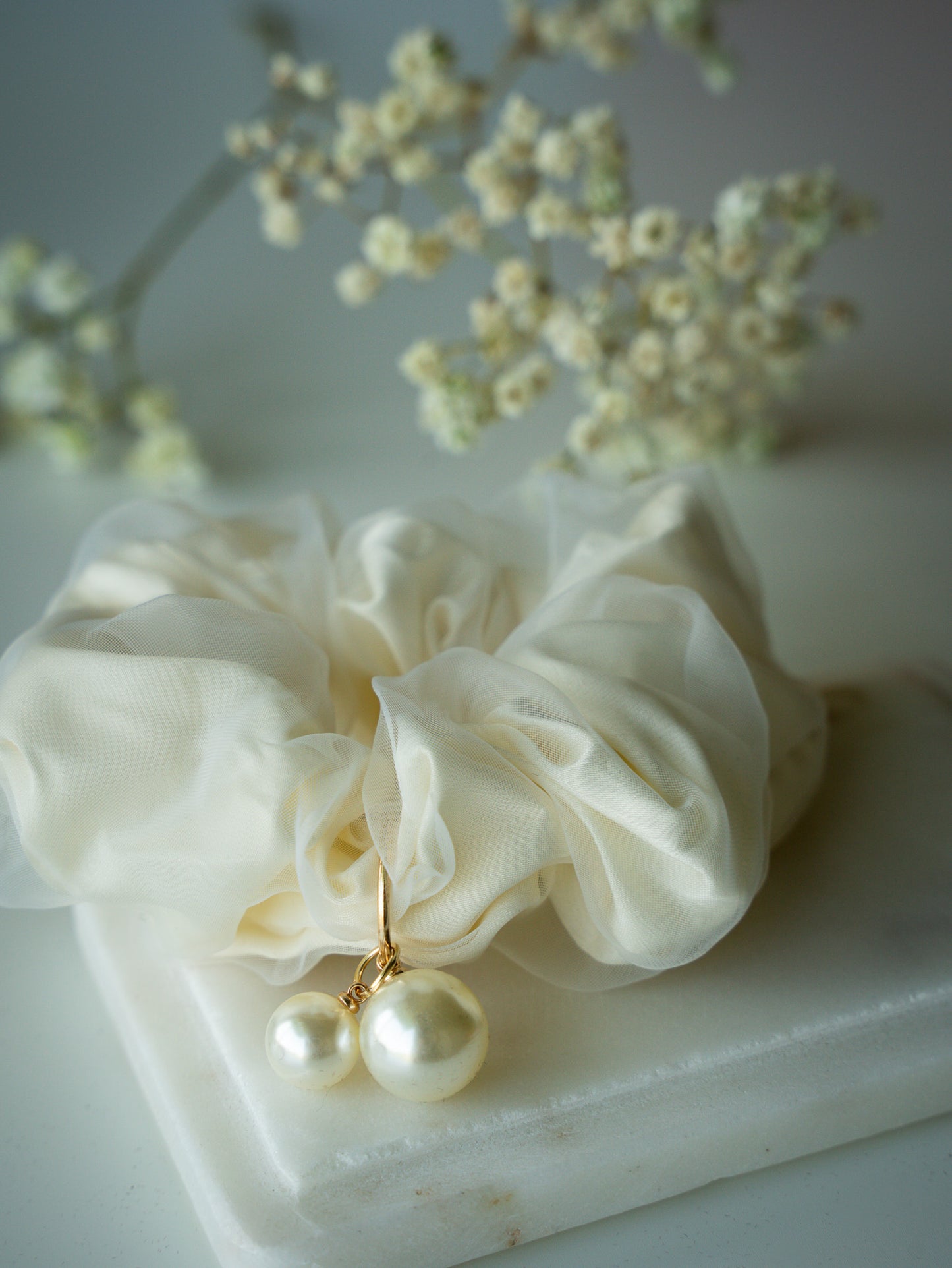Pearl Scrunchie - Ivory