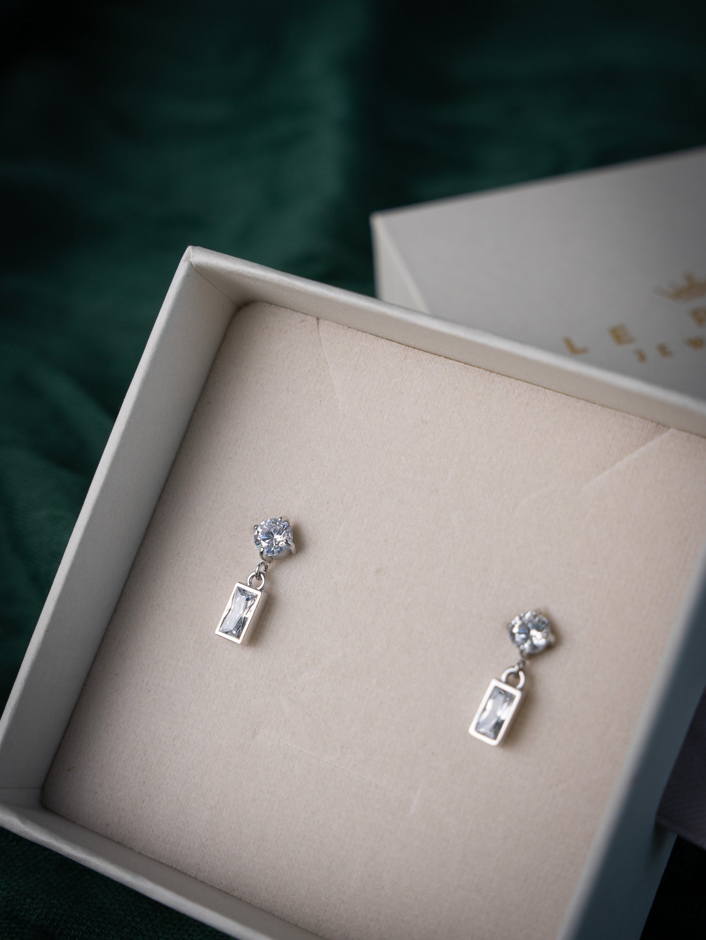 Avenel Earrings S