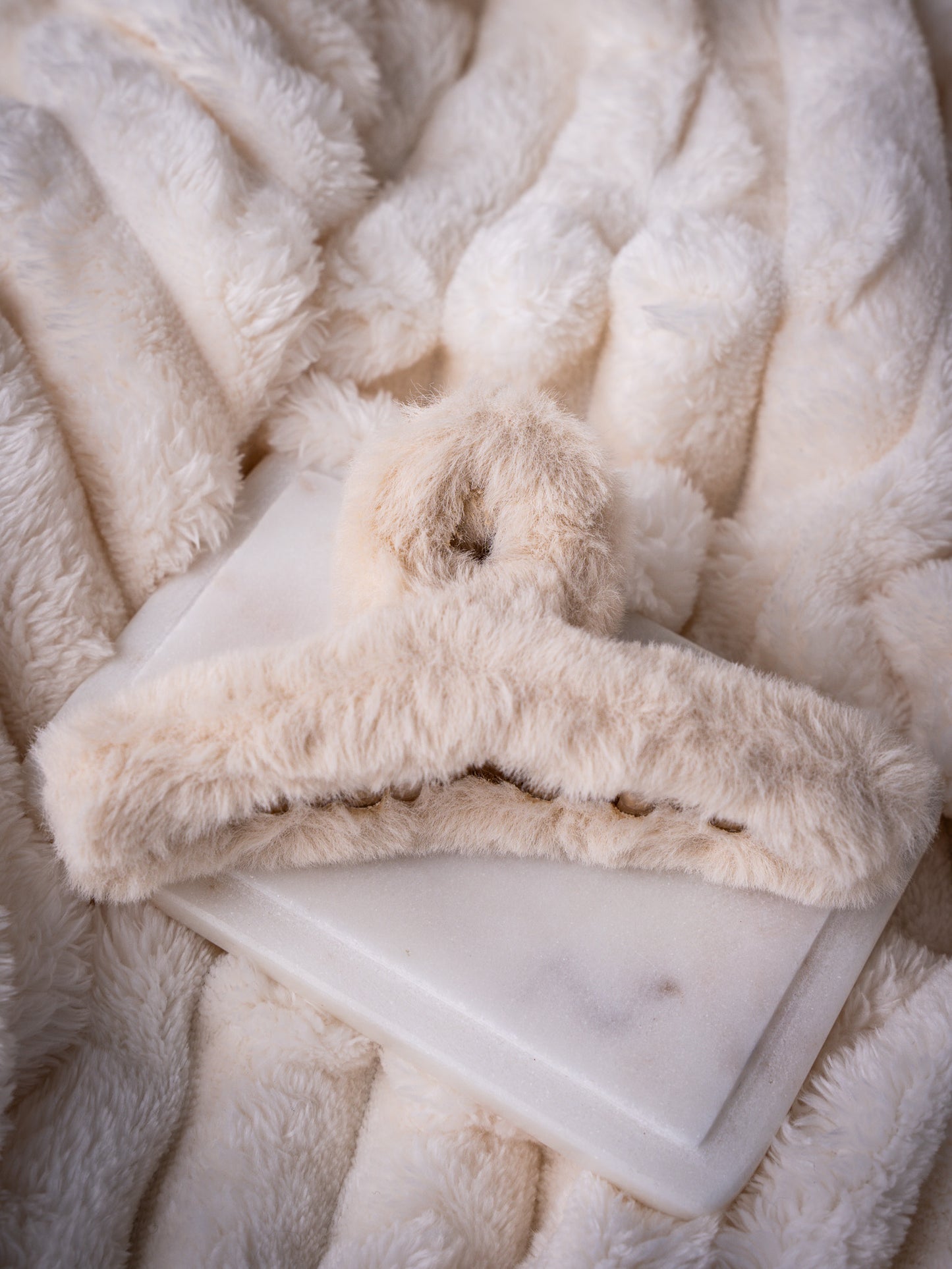 Medium Fluffy Hair Claws Beige
