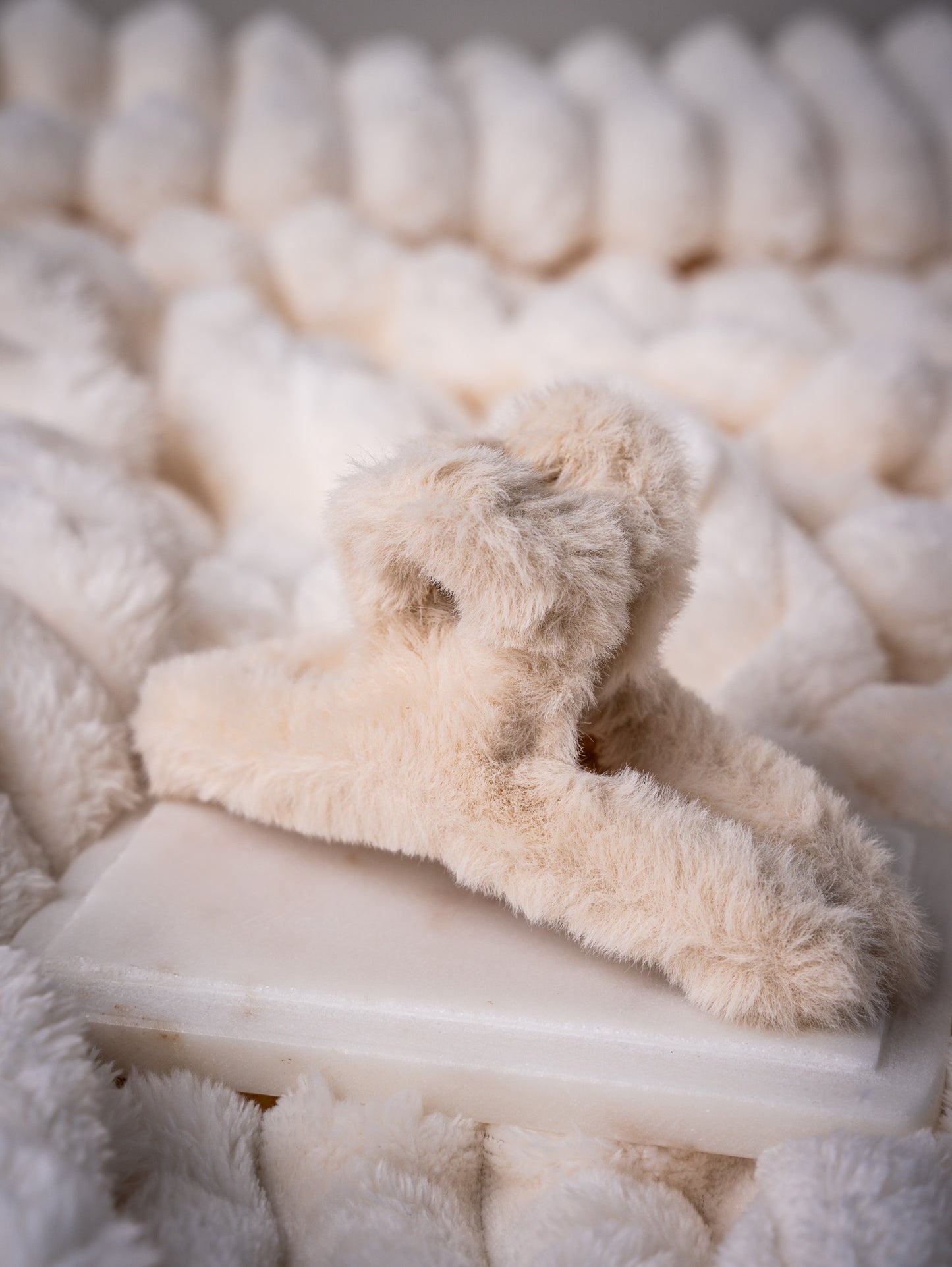 Medium Fluffy Hair Claws Beige