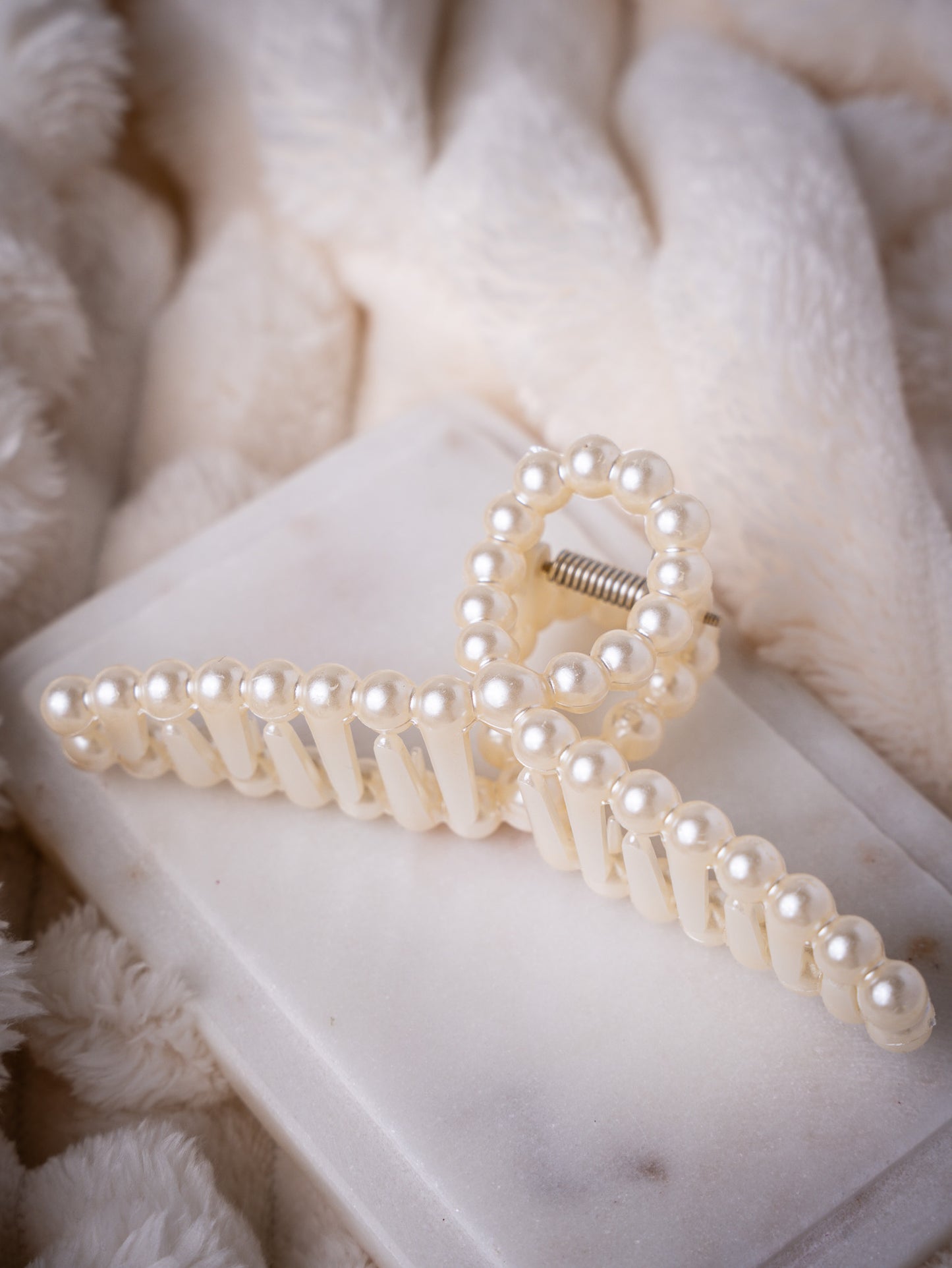 Pearl Hair Claw Medium