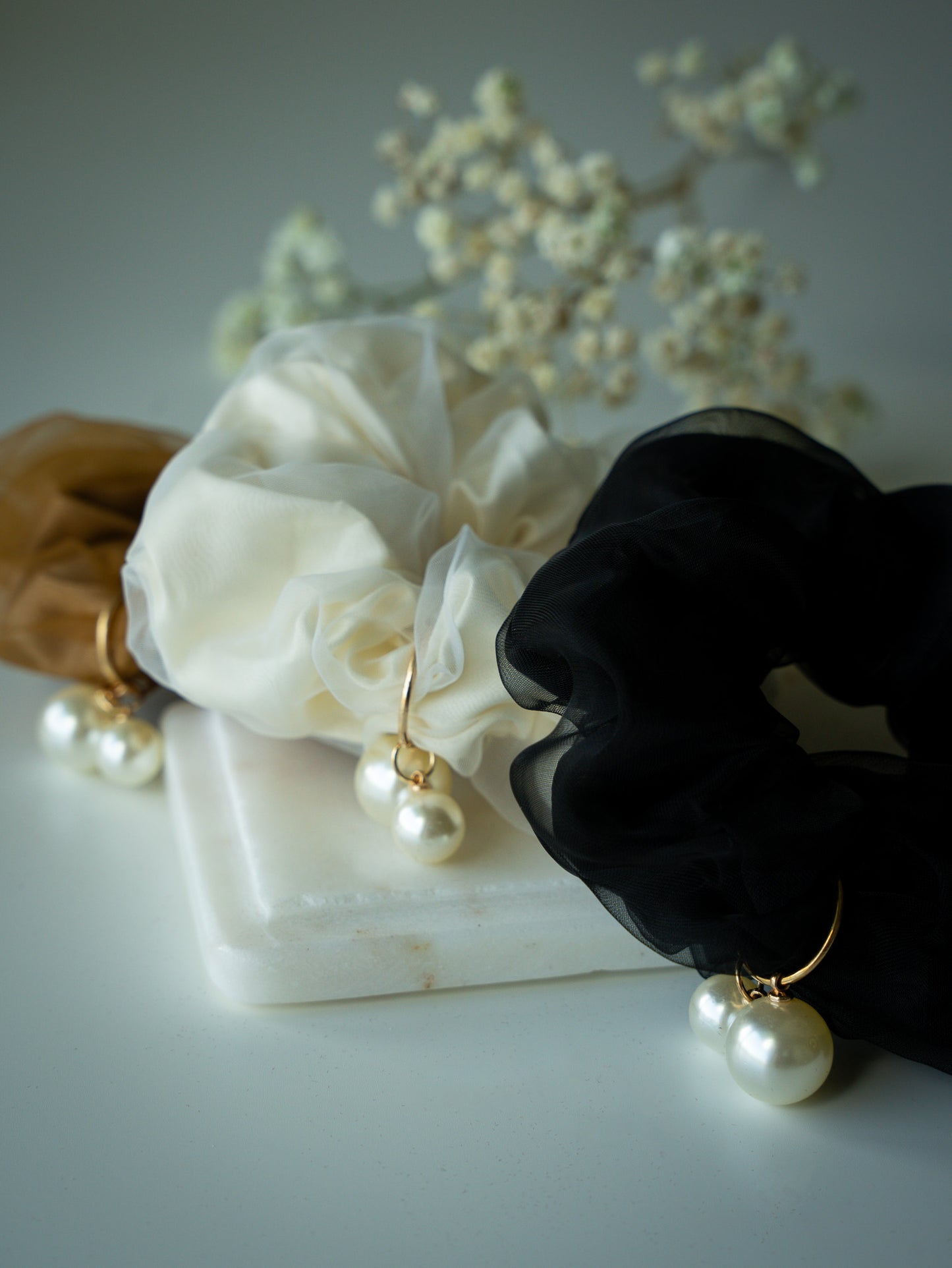 Pearl Scrunchie - Black