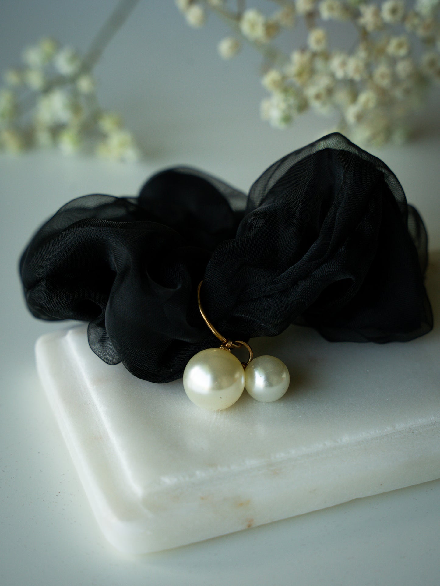 Pearl Scrunchie - Black