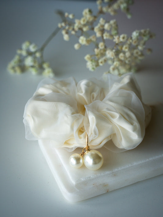 Pearl Scrunchie - Ivory